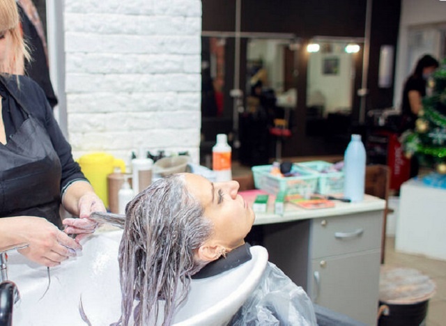 Как справиться с пятнами краски для волос: эффективные методы очищения