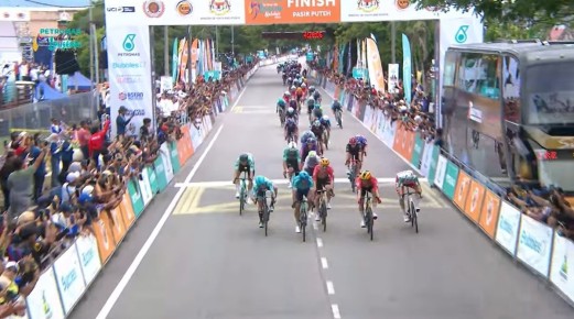 Итальянский гонщик панует на Туре Лангкави