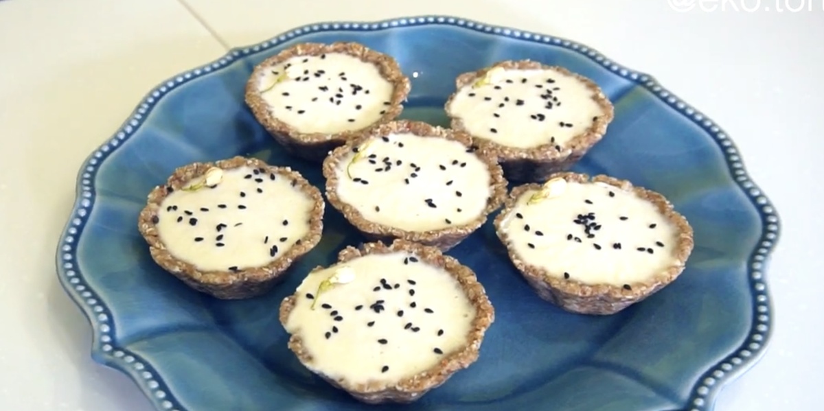 Сыроедческие корзиночки с кремом: витаминная находка для осени