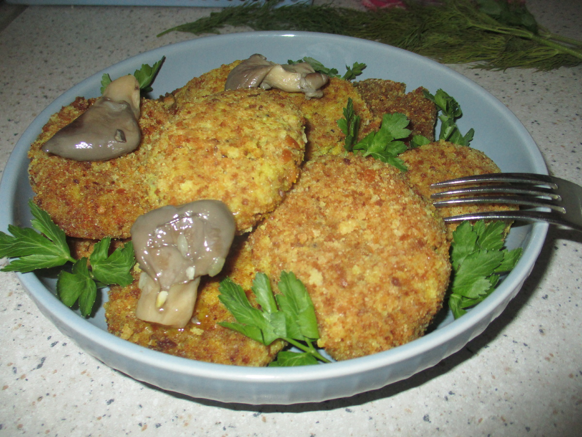 Грибные котлеты: сытное наслаждение с хрустящей корочкой