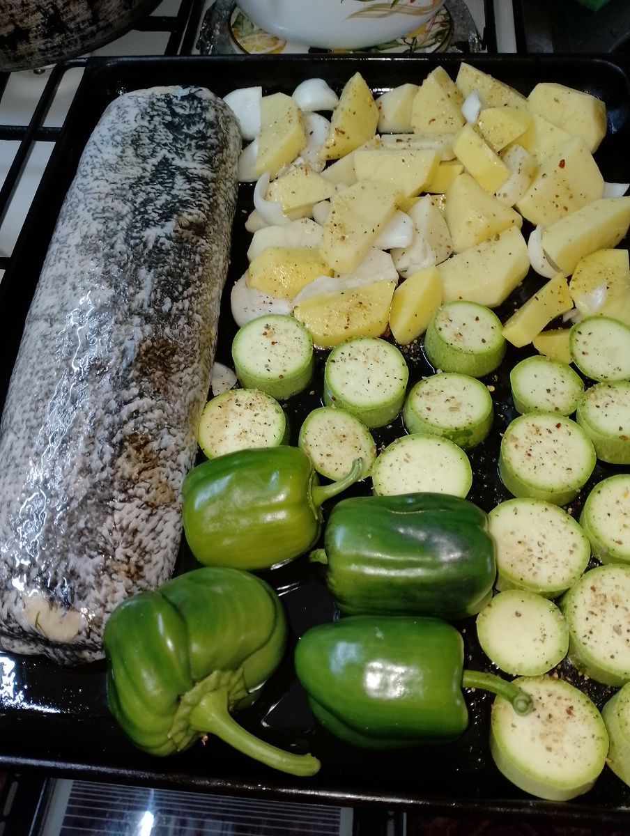 Вдохновляющий рецепт фаршированной рыбы с овощами в соусе