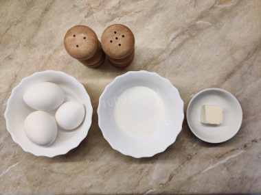 Как быстро и вкусно приготовить классический скрэмбл за 10 минут