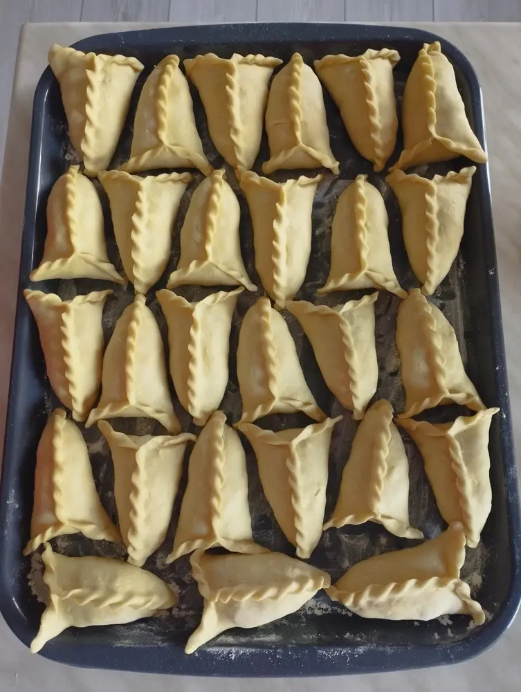 Вкусные эчпочмаки: как приготовить тесто на сметане без дрожжей