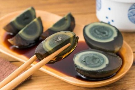 Необычные деликатесы: как испорченные продукты завоевали мир