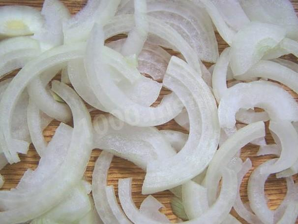 Покорите утро: классическая шакшука с помидорами и яйцами