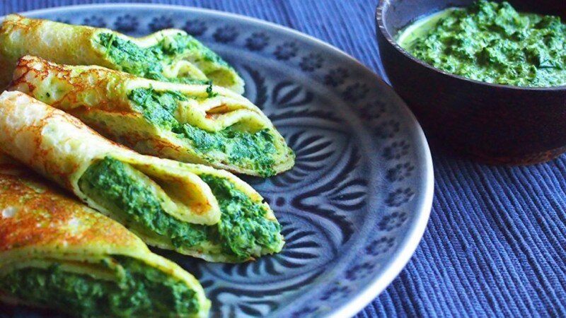 Нежные блины со шпинатом и рикоттой для особого ужина