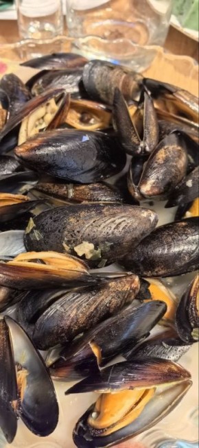 Мидии и вино: летний ужин, который напомнит о море