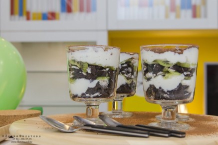 Легкий в приготовлении десерт с Орео и свежими фруктами для неожиданных гостей