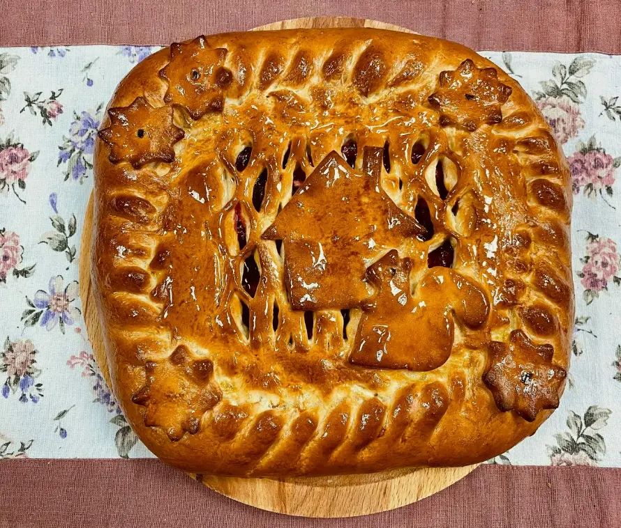 Нежный пирог с ягодами: освежающий десерт на каждый день