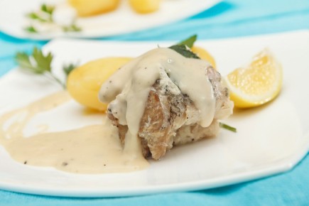 Нежная телятина в сливочном соусе с шалфеем и лимоном