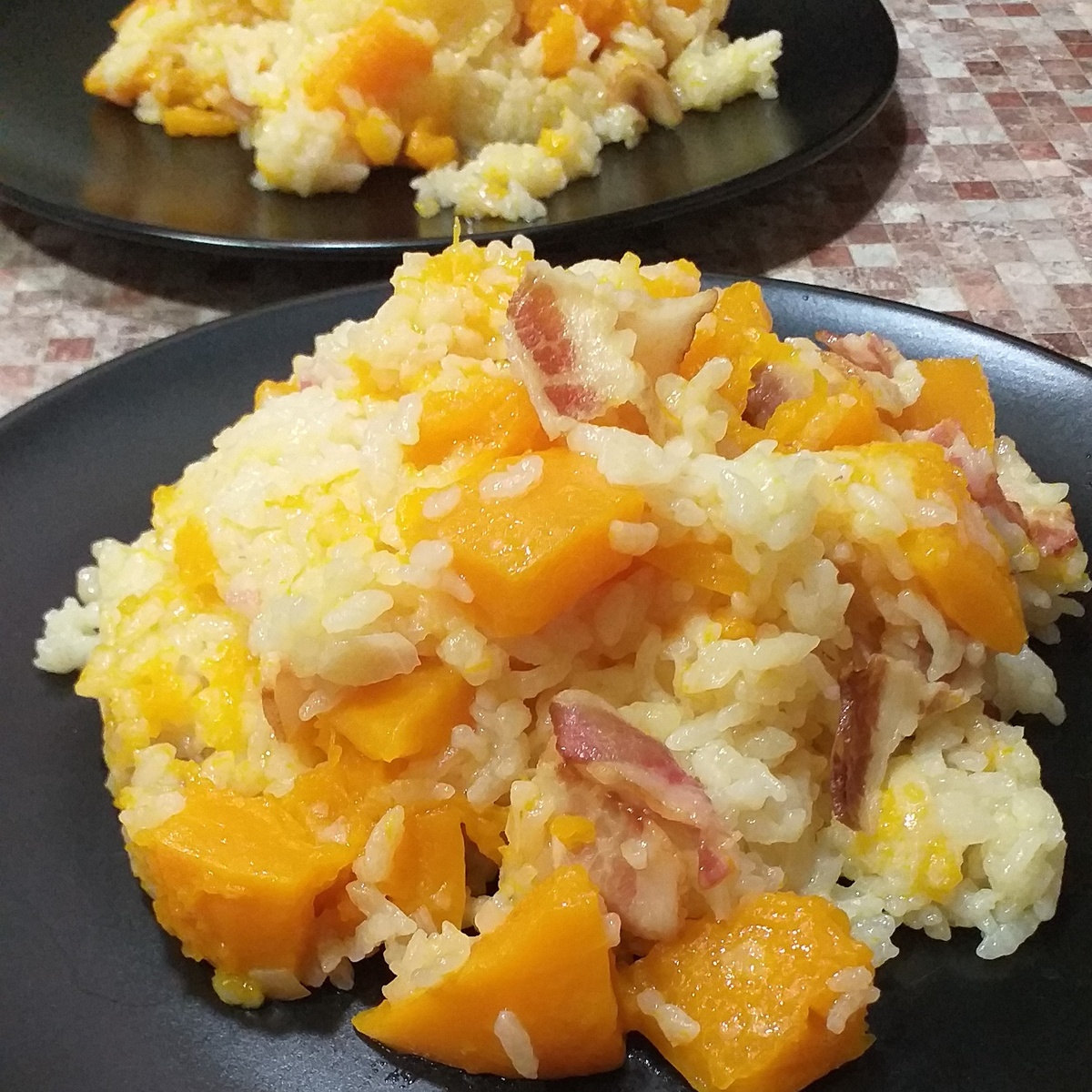 Рисовая каша с тыквой и беконом: уютный осенний рецепт