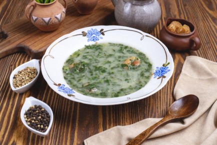 Сияние весны в тарелке: суп из крапивы с яйцом