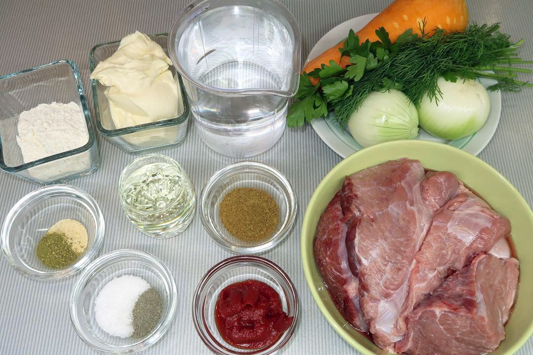 Насыщенный гуляш из говядины с аппетитной подливкой