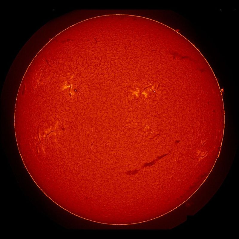 Солнце улыбнулось: астрономы зафиксировали уникальный снимок звезды