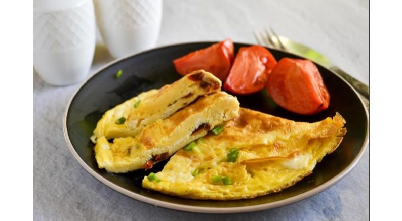 Как приготовить идеальный сырный омлет: три простых рецепта