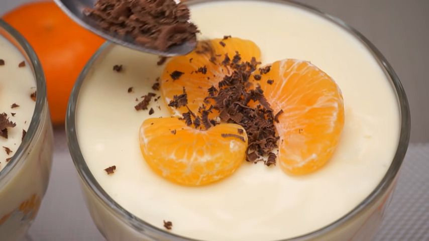 Сладкое наслаждение: десерт из йогурта с мандаринами и шоколадом