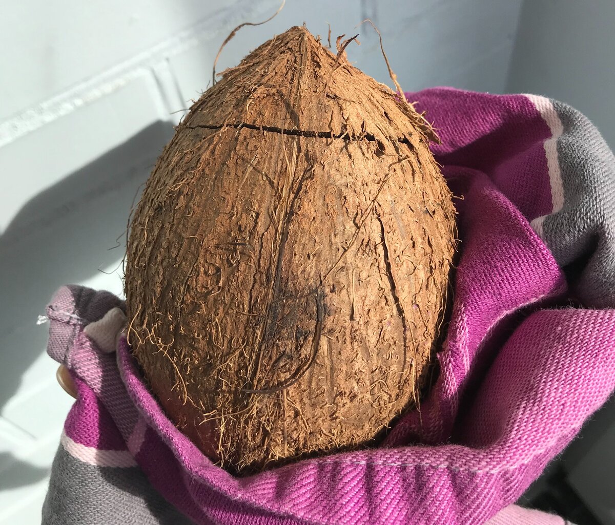 Как открыть кокос за считанные минуты: простой и безопасный способ