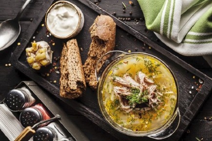 Щи с квашеной капустой и бужениной: настоящий зимний уют в тарелке