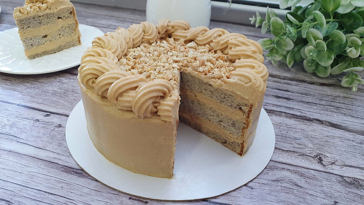 Вкусный банановый торт с кремом на основе вареной сгущенки