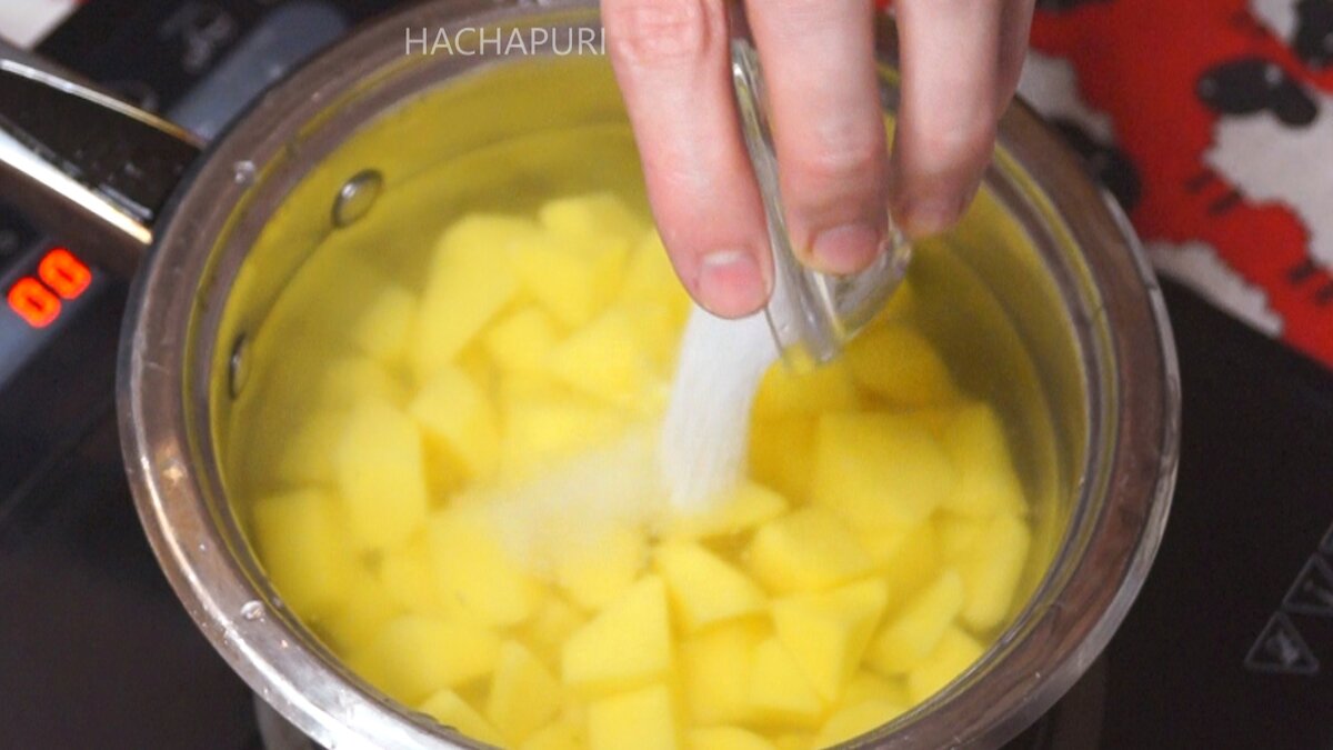 Крокеты с сюрпризом: как из картошки и сосиски создать настоящую вкуснятину