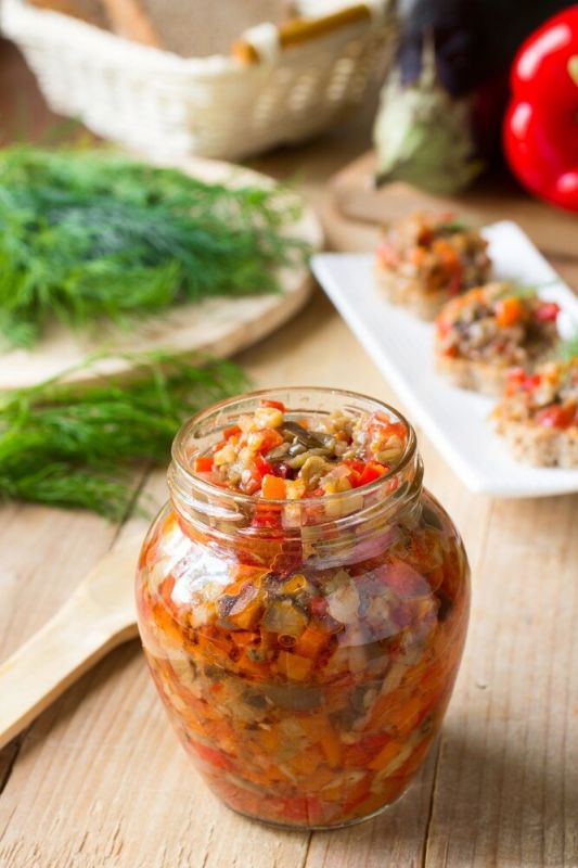 Непревзойденный салат из баклажанов и помидоров на зиму