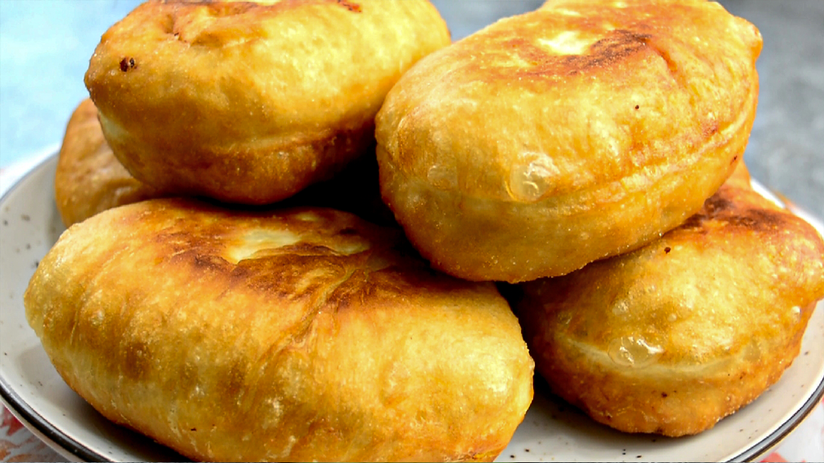 Пирожки с картошкой: быстрый рецепт и сытная начинка, которая удивит