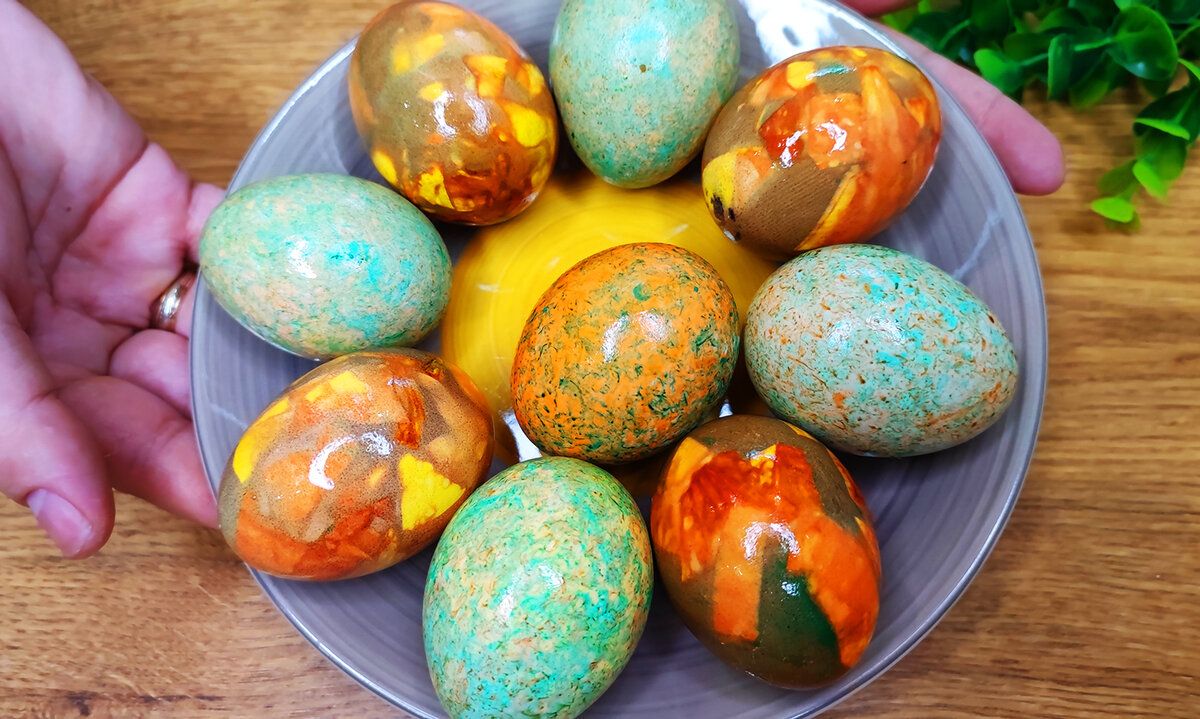 Эффектные способы покраски пасхальных яиц, которые удивят всех