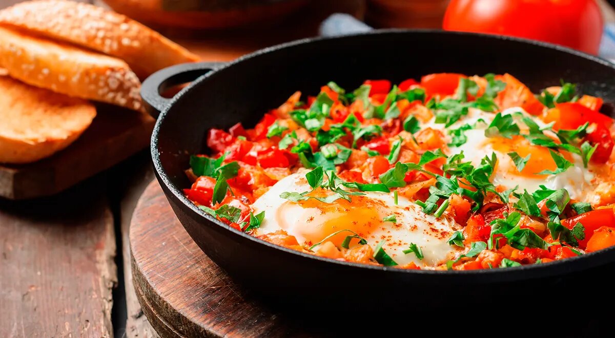 Необычные вариации шакшуки: от классики до цветных шедевров