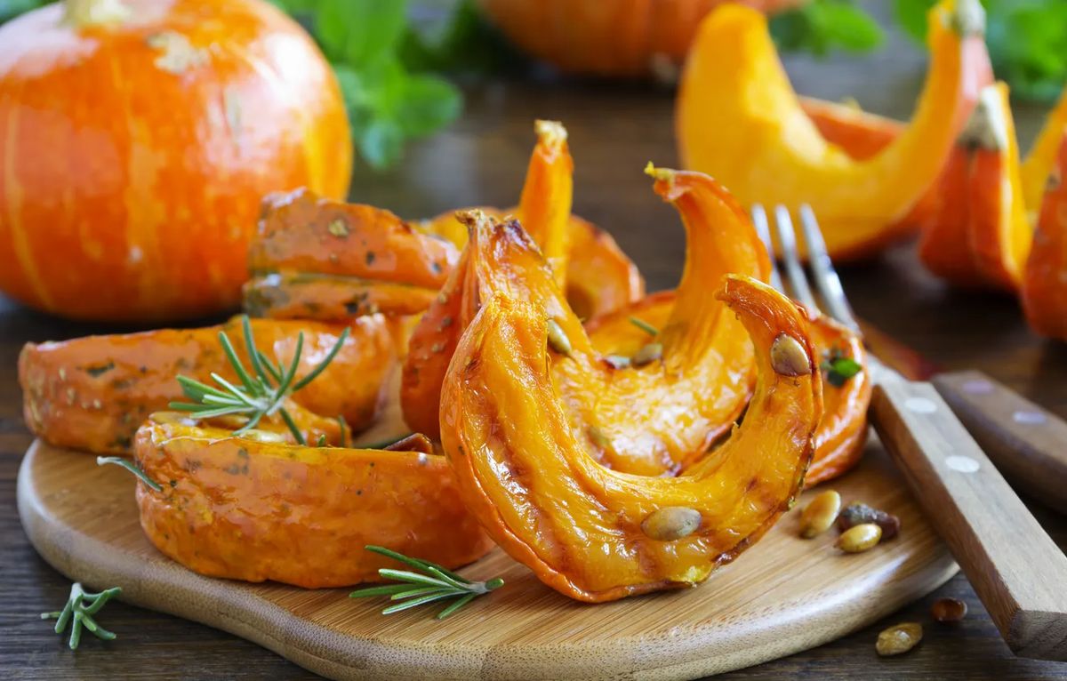 Как запечь тыкву с розмарином: ароматный гарнир для осеннего стола