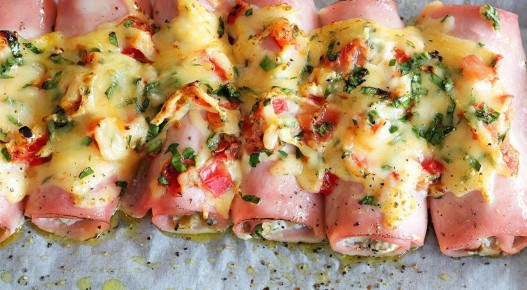 Легкость домашней кухни: запеченные рулетики с ветчиной и сыром