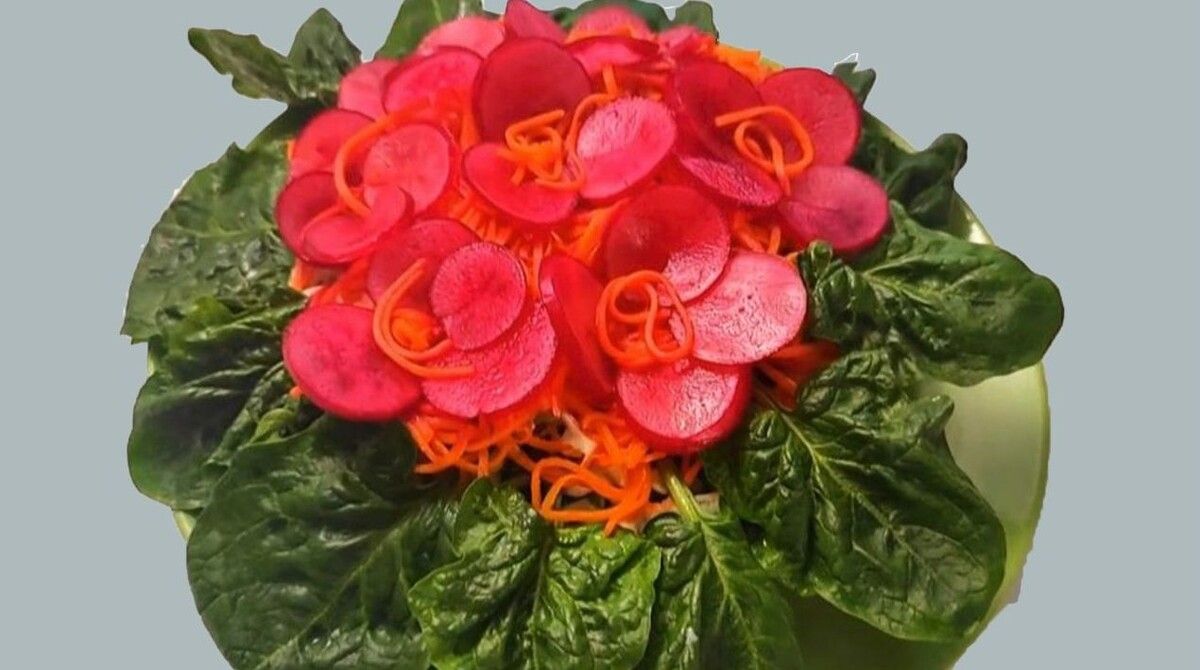 Изысканный салат «Фиалка» для женского праздника