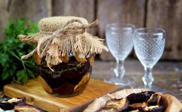 Вяленая слива в масле: идеальная закуска к вину и сыру