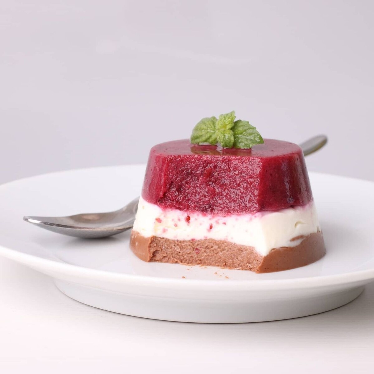 Как использовать замороженные ягоды: 8 креативных идей для десертов и не только