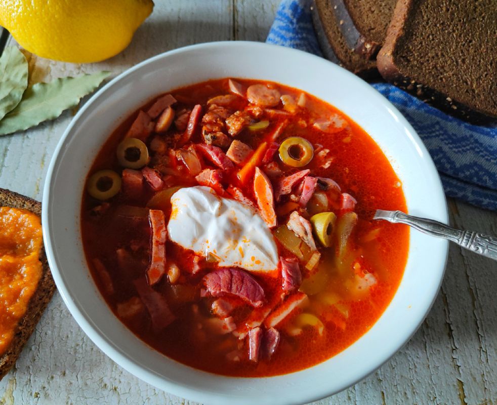 Упрощённый рецепт сборной мясной солянки: вкус и экономия