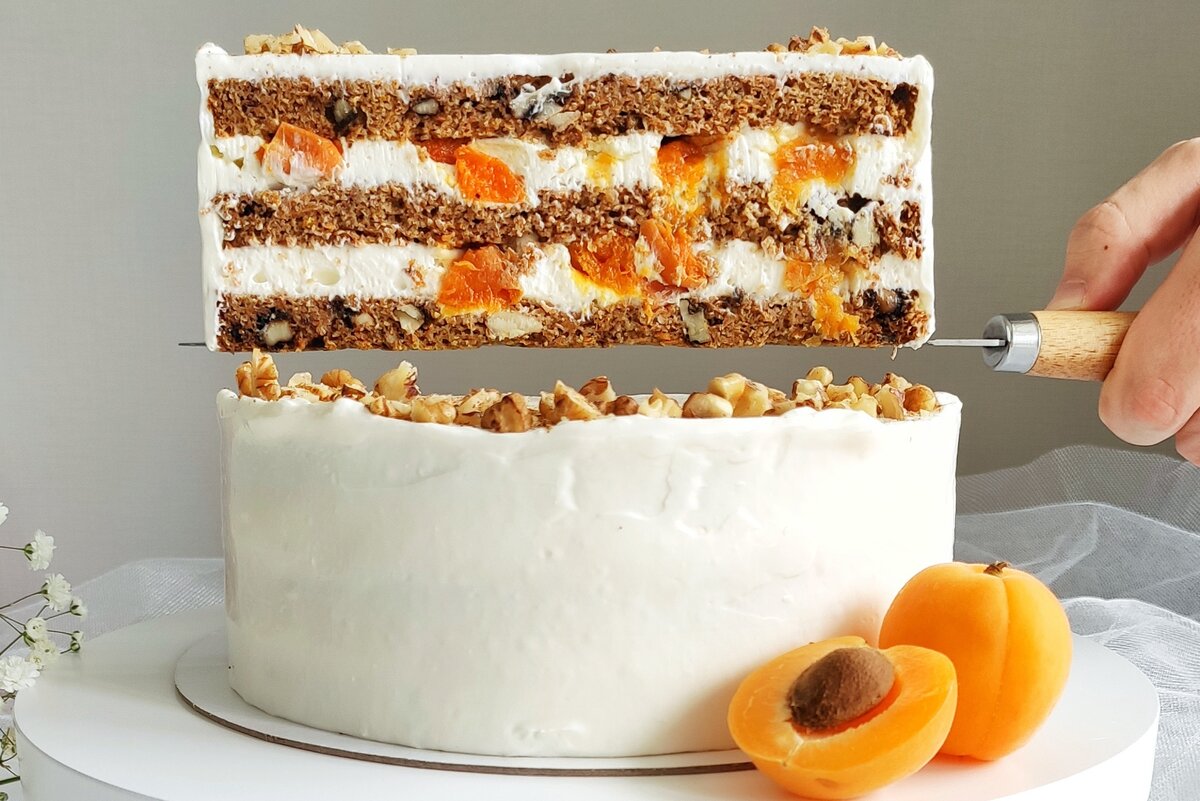 Нежный пряный морковный торт без сахара