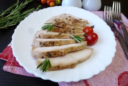 Ароматная куриная грудка в медово-розмариновом маринаде