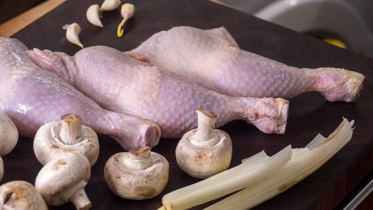 Как приготовить курицу с грибами на пивной бане и удивить семью