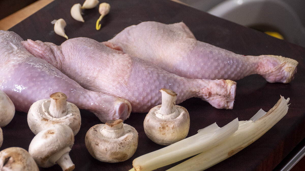 Как приготовить курицу с грибами на пивной бане и удивить семью