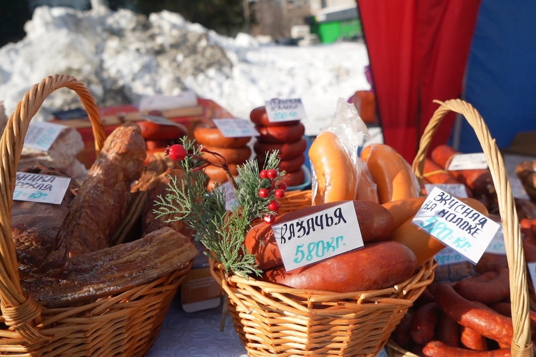 Масленичная ярмарка в Первомайке: уникальные угощения и свежие продукты