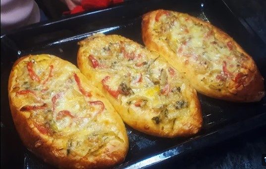 Необычная выпечка: как сделать невероятно вкусные лодочки с начинкой