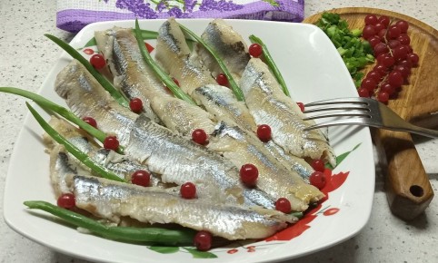 Салака в малосольном рассоле: гармония вкусов и простота приготовления