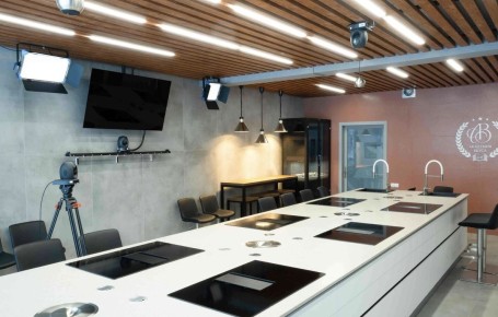 Кулинарная реформа: как современные студии готовят специалистов нового поколения