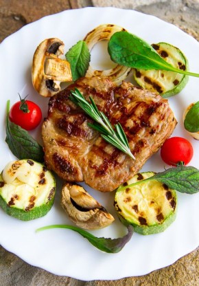 Как приготовить идеальный свиной стейк: секреты и советы