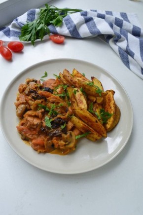 Куриное филе с курагой, черносливом и грибами