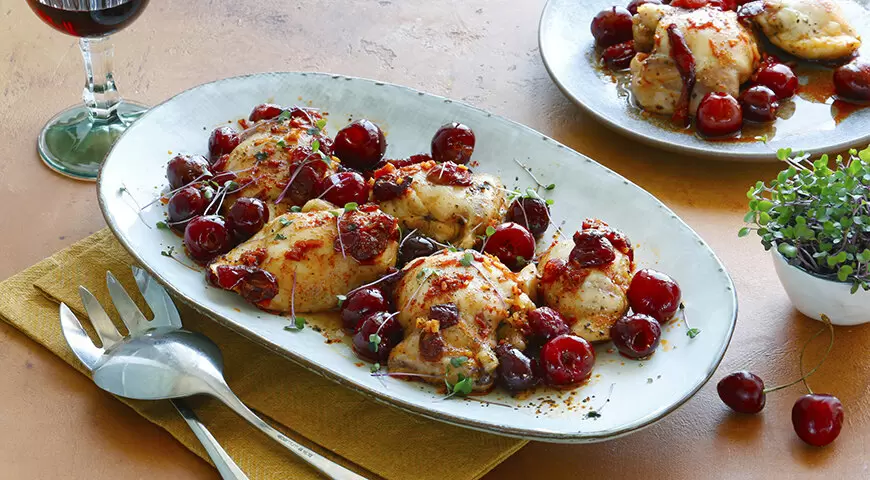 Куриные бедрышки с черешневым соусом: летний рецепт для вашего стола