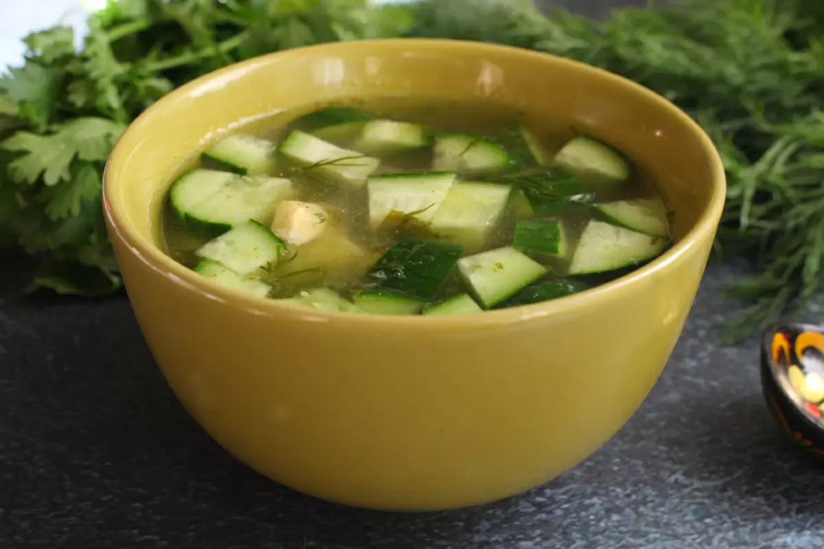 Освежающий холодный суп из щавеля: идеальное решение для жарких дней