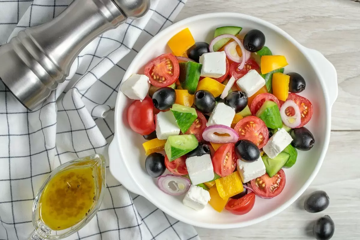 Простые и вкусные салаты: 3 рецепта для легкого обеда