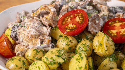 Летний вкус: молодая картошка с лисичками и нежным соусом