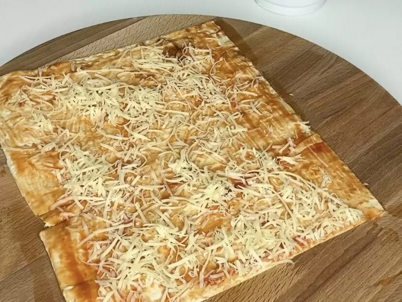 Вкусный и бюджетный перекус: сосиски в лаваше, которые полюбят дети