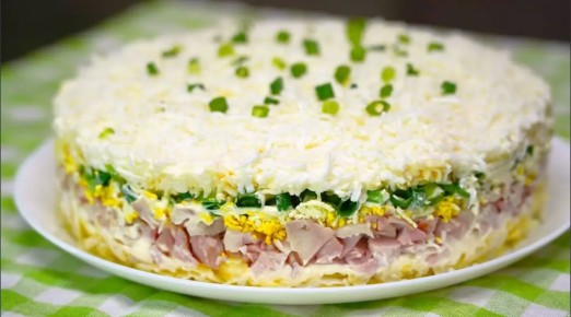 Скоро встречи за новогодним столом: приготовьте салат «Тайная страсть»